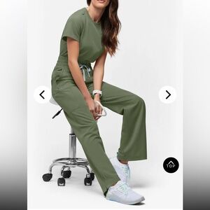 Resurge light olive Scrub set medium